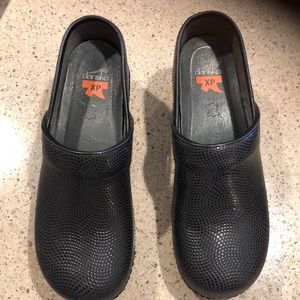 Dansko women’s shoes size 40 good condition